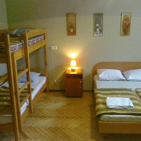 Yaroslav Hostel Kyiv Exterior photo